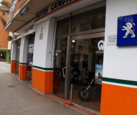 Foto frontal de fachada del taller
